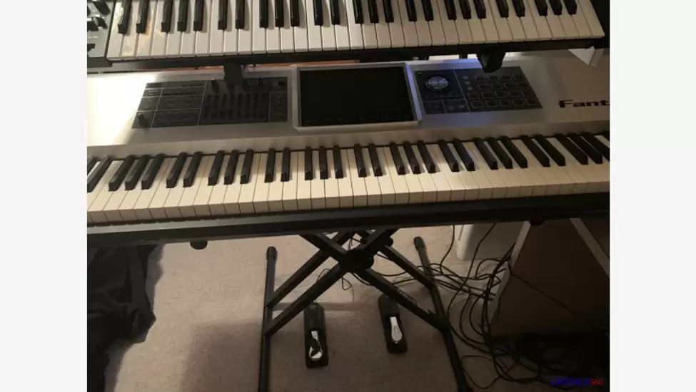Roland Fantom-G8 Keyboard Synthesizer Workstation